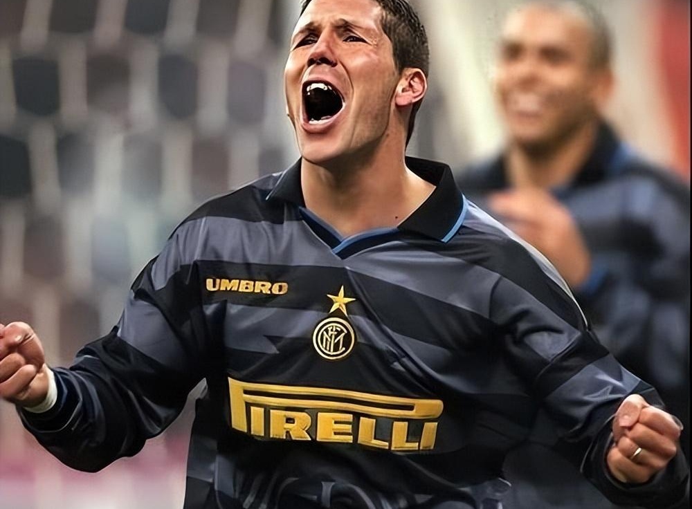 AC Milan Sports-清晨体能课后；切尔西主帅复盘备战西甲；引发热议；年轻球员得到机会的简单介绍